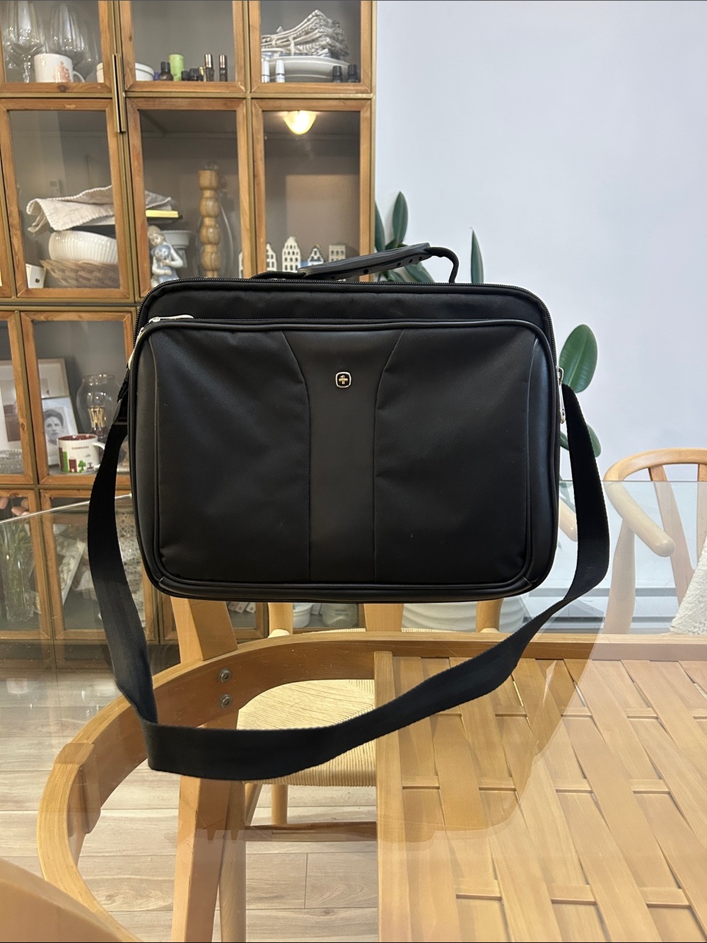Swiss Gear Lap Top Travel Shoulder Bag with Adjustable Strap